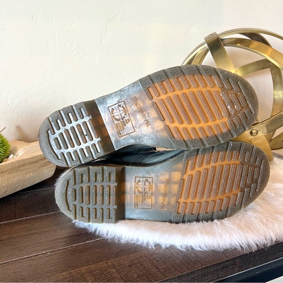 DR. MARTENS| 1460 YS Gunmetal Gray Patent Leather 8 Eyelet Lace Up Boots - Picture 5 of 6